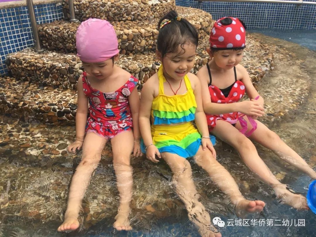 戏水游戏趣味无穷华侨第二幼儿园戏水活动