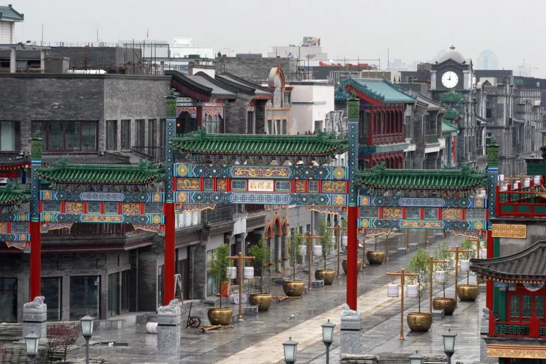 附近地铁站:东直门站 图片来源:图虫 前门大街是北京最著名商业街