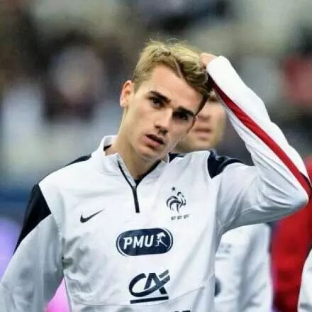 兹曼 (antoine griezmann) 国籍:法国 年龄:27岁 安东尼·格里兹曼 小