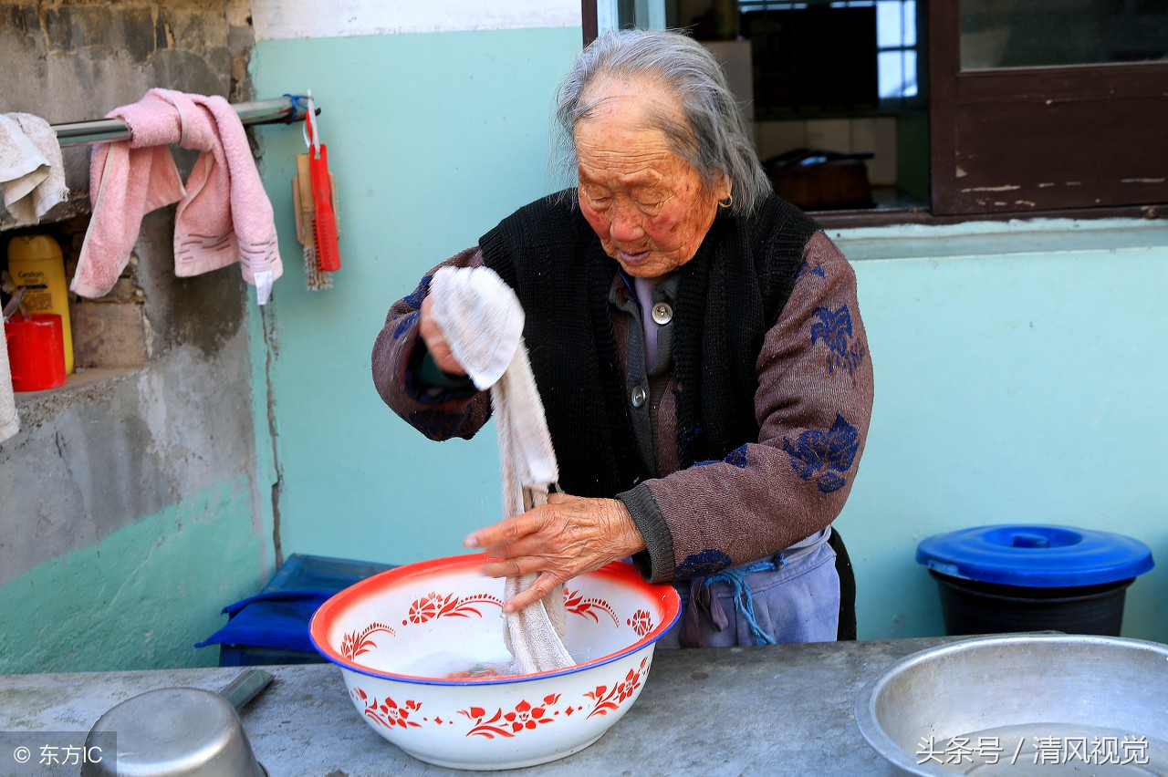 102歲老人每天喝7杯，好習慣堅持50年，有一樣東西從來不碰-雪花新聞