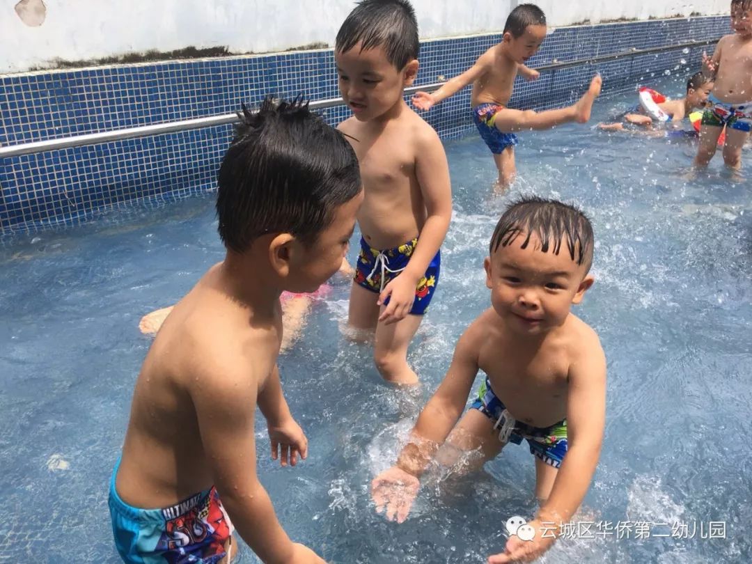 戏水游戏,趣味无穷——华侨第二幼儿园戏水活动