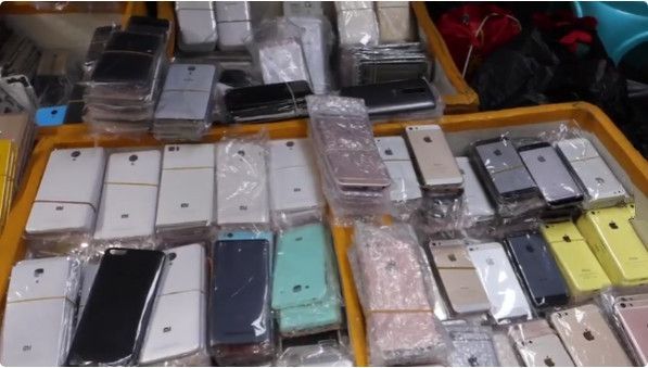 外国小哥在华强北购买组装苹果手机,结果却让他后悔不