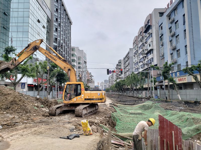 西河北路,白土坝路施工现场 返回搜 责任编辑