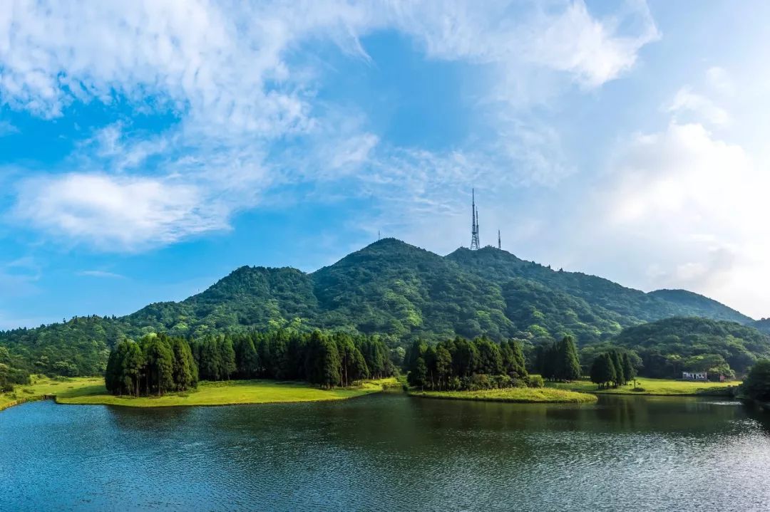 广西大容山国家森林公园,冬暖夏凉,为桂东南天然大氧吧,景区内天湖