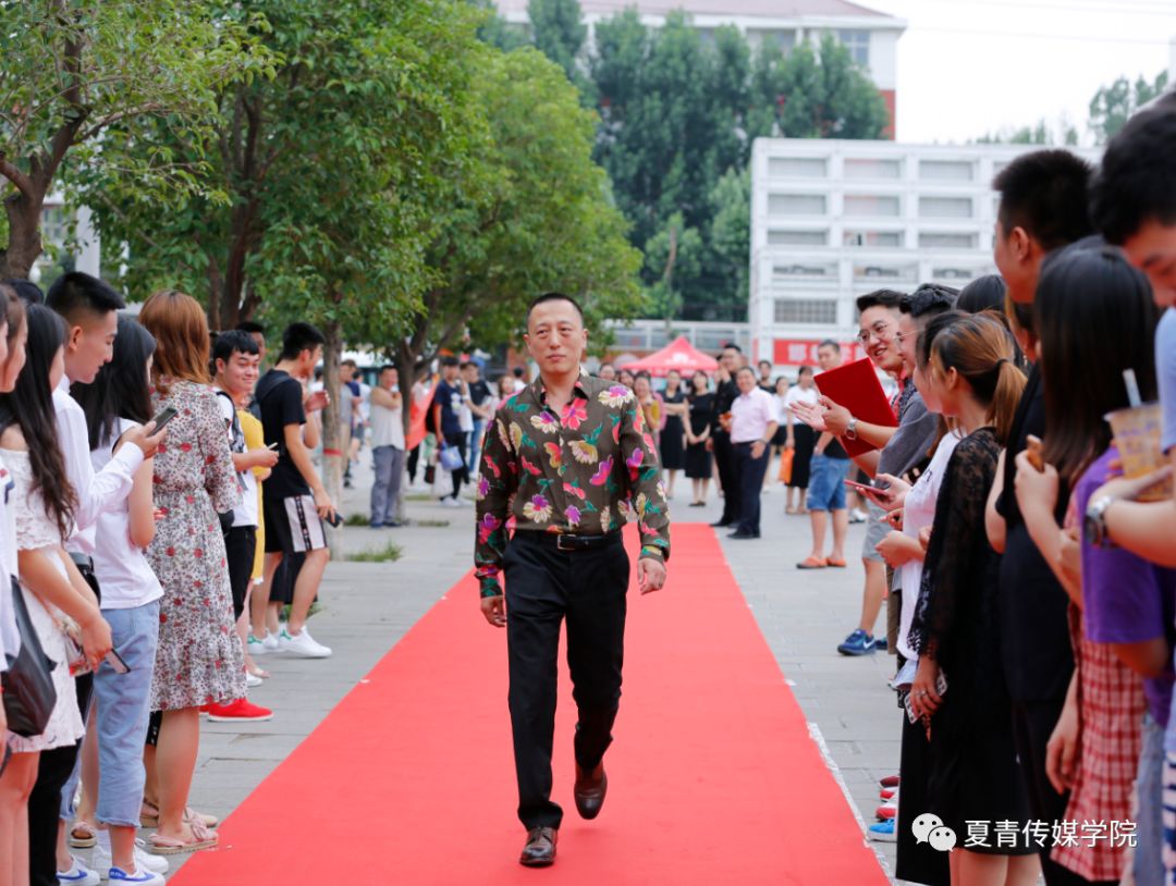 夏传新闻夏青传媒学院2015级毕业招聘双选会汇报演出圆满落幕