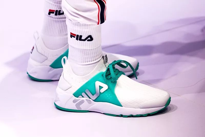 王源x fila 限量鞋款引发抢购!现场直击 fila fusion 雨中大秀