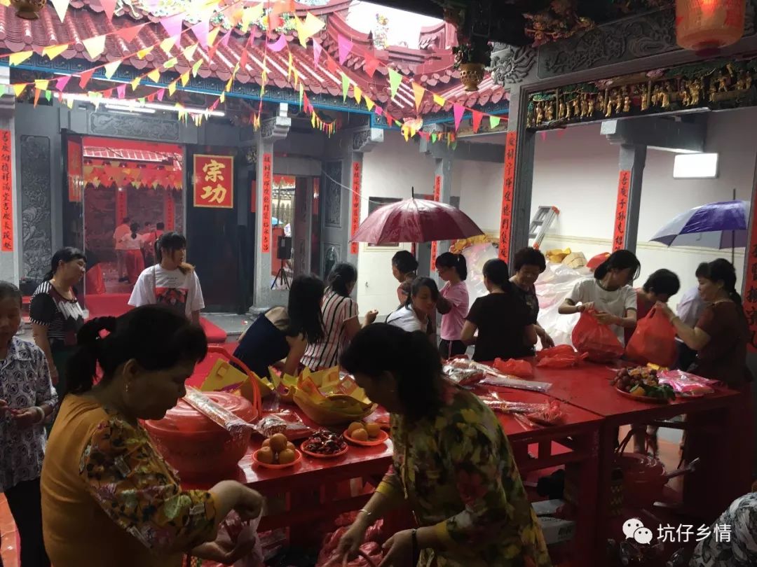 昨日惠来坑仔村《蔡》氏祖祠重光晋主庆典活动 六十多酒桌 场面非常