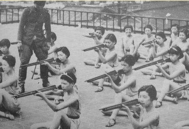 日本人战败后,苏联对日本女兵的暴行,让日本人都:怕了