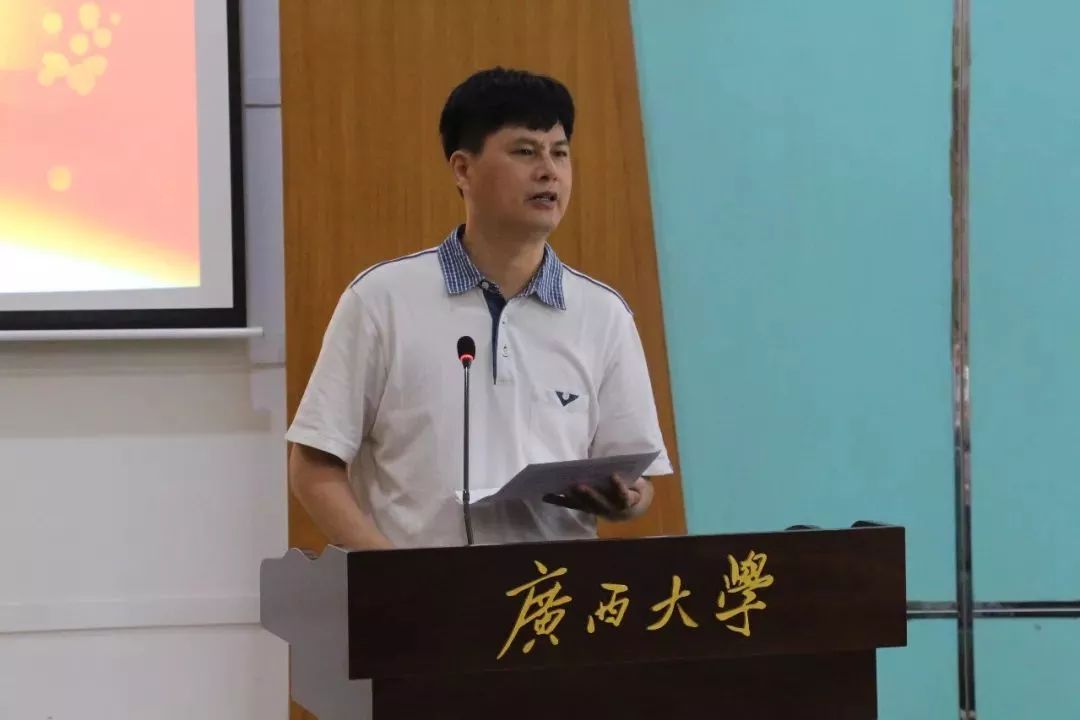 罗廷荣副校长发言君武馆门前集体合影留念图文:梁耀文见习责编:唐慧群