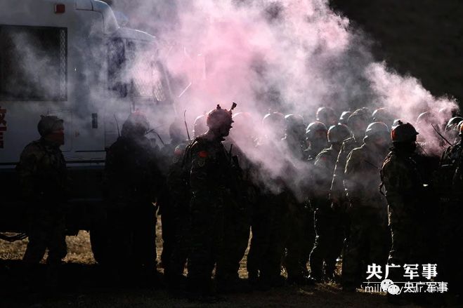 走近沙狐突击队告诉你什么是沙狐精神附视频