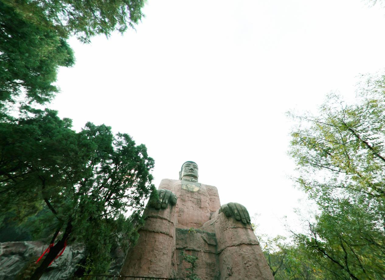 济南三大名胜之一千佛山,来此祈求健康平安,爱情婚姻,财运亨通