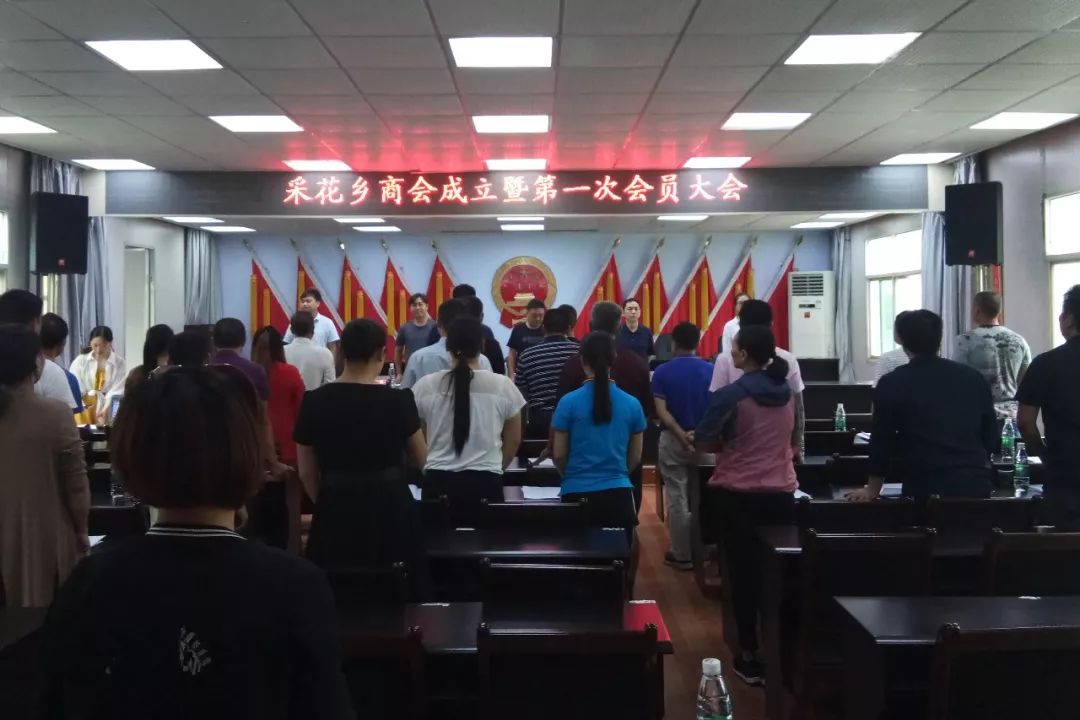 县侨联主席李胜,县侨联副主席黄声鸿,乡党委书记陆洪波,乡组织委员