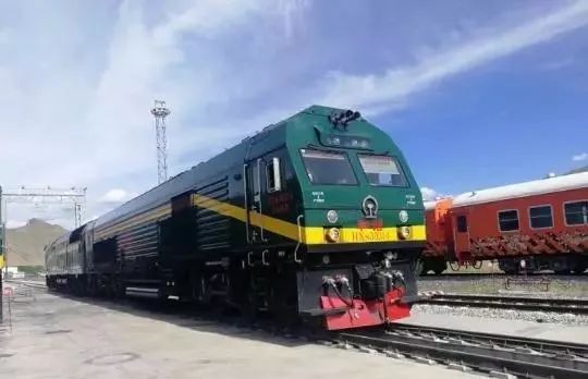 中国国产高原机车正式担当青藏铁路格拉线
