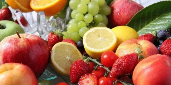 富含有机酸的食物有 苹果,草莓,桃等酸性水果(含苹果酸,柠檬酸等有机