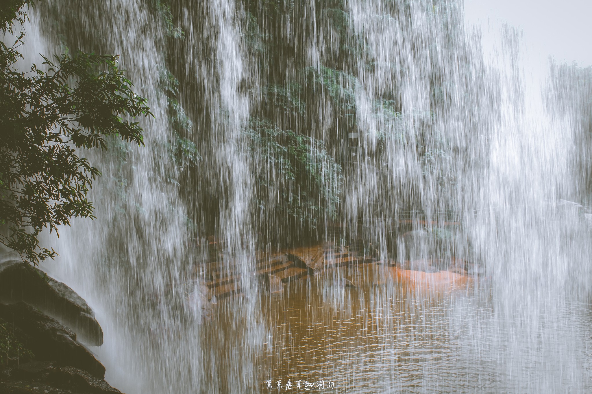 与夜晚不一样的妙曼轮廓斜风细雨四洞沟