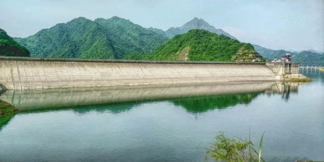 地址:峨眉山市高桥镇汪坎村四组(高桥往龙池方向的二道河大弯处)交通