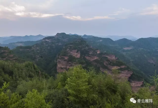 其它 正文  下图是我夏日的一傍晚去老家时从西高山回城时专程到杜山