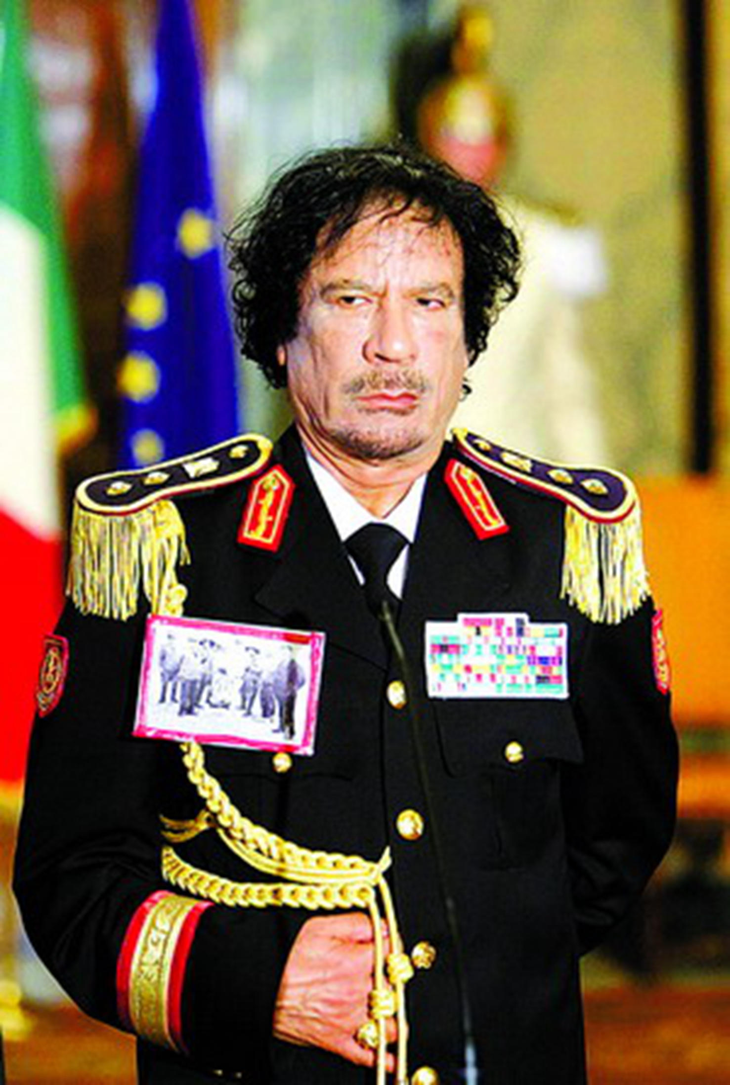 法国前总统萨科奇收了卡扎菲5000万欧元,他们到底啥关系?