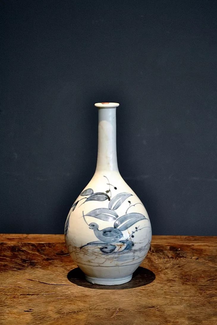 用之美| 青花水鸟草叶纹长颈瓶，日本古有田烧，17世纪