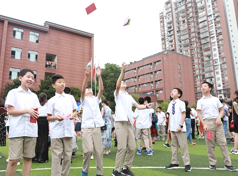 泸州天立国际小学举行"梦想从这里起航"毕业典礼