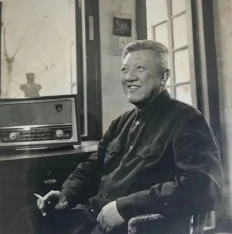 胡景瑊1935年春,胡景瑊担任温州中学学生自治会学术股长,负责编写校刊