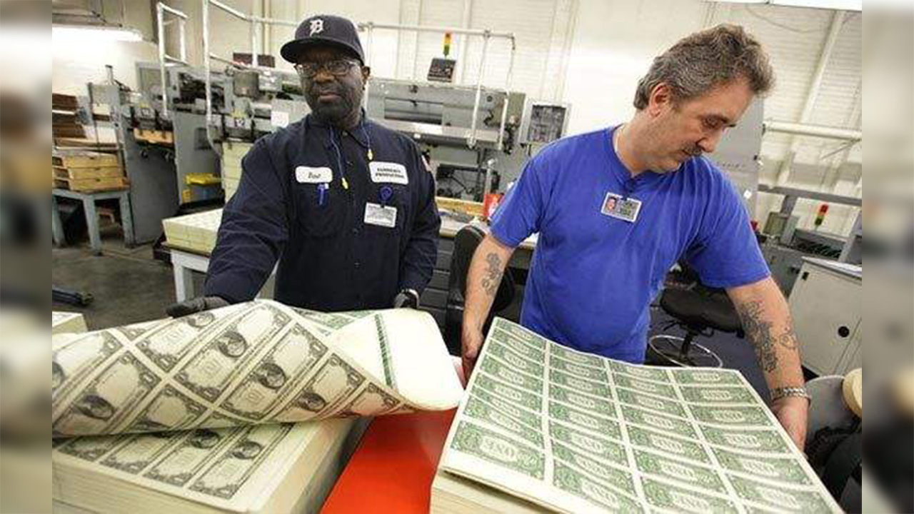 如果美国大开印刷厂,狂印10万亿美元,把欠的债给还了会怎样?