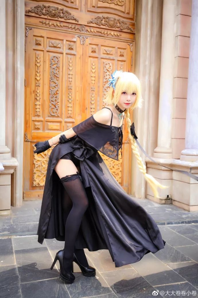 黑丝长腿!《fate/go》礼装贞德cosplay欣赏