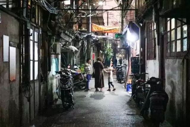 在上海市区没有房的本地人，他们究竟过着什么样的生活？