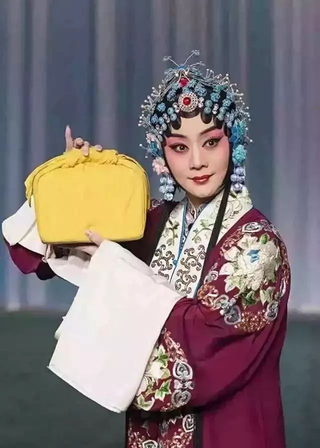 中國京劇第一美女，恰似仙女下凡間，居然可以美成這樣！-雪花新聞