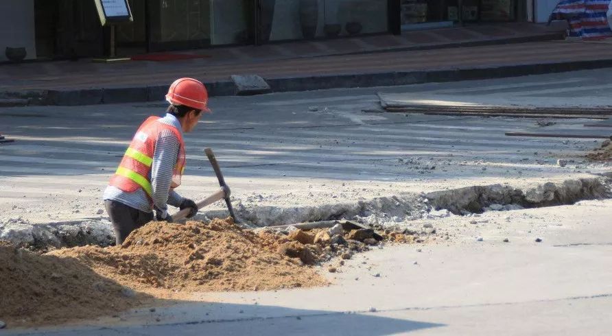 修路在全国可能都是个槽点