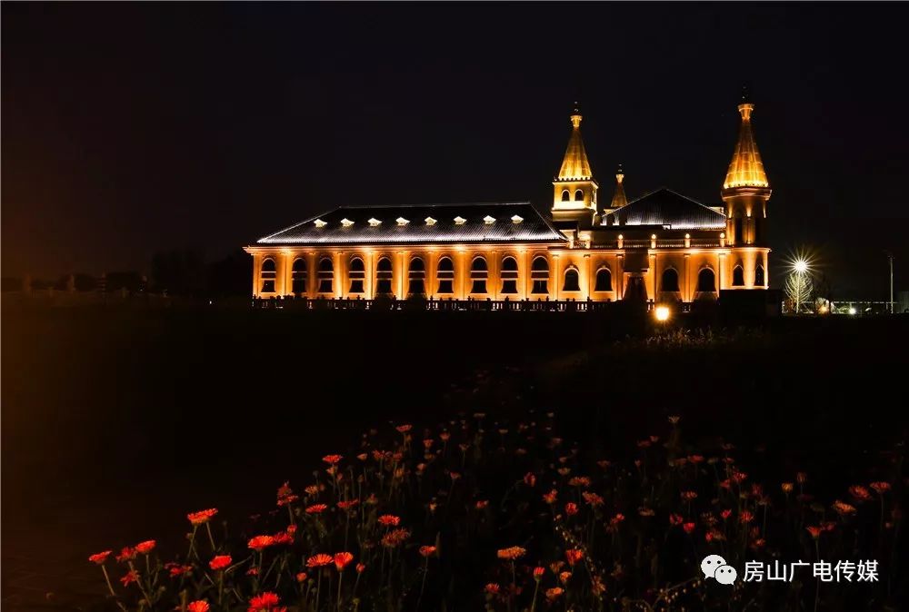 这家酒庄紧邻五环,夜幕下灯光璀璨,闪耀夺目!(一)