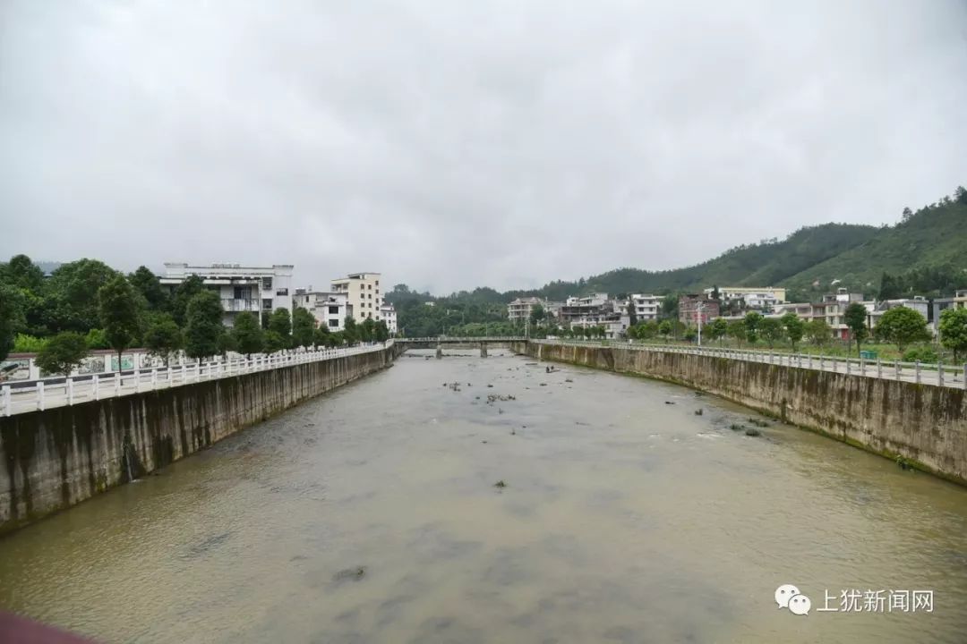 寺下镇人口_上犹老表看过来,给这几个村的变化打打分