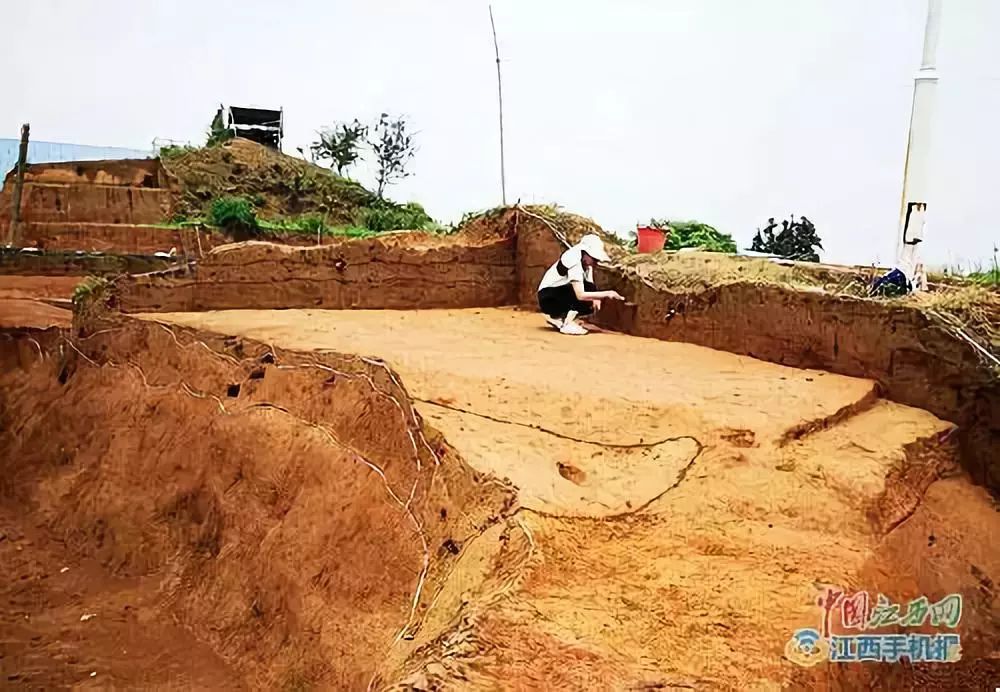 发掘南昌汉代海昏侯墓考古新发现夫人墓旁现运输遗址