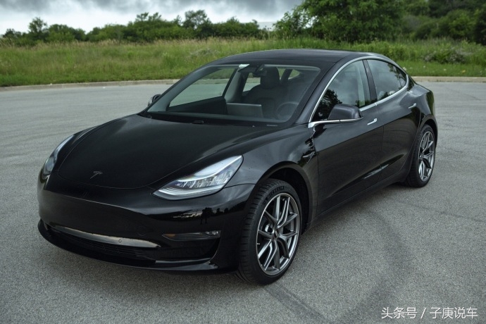 特斯拉 model 3的颜值还是很高的,网友:性价比不如全新比亚迪唐