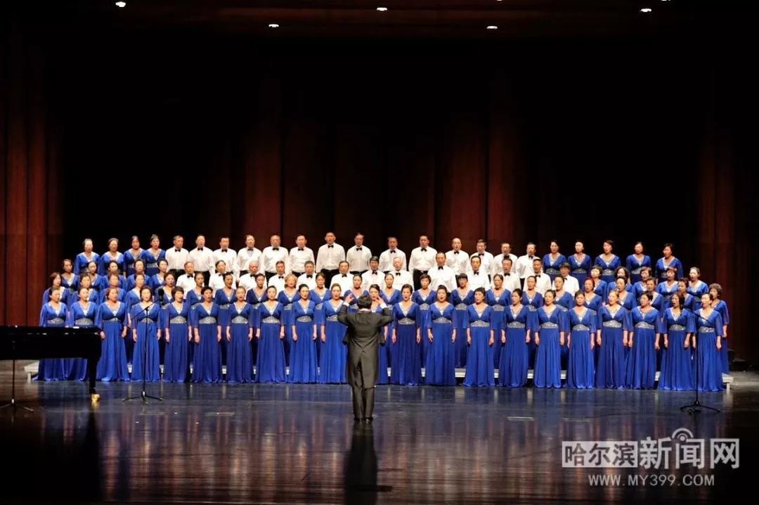 点击图片 查看全场720全景 26日,就是合唱比赛获得金奖代表队的汇演