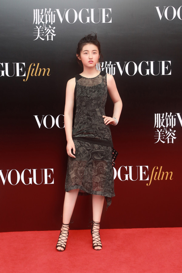 张子枫现身vogue film时装电影展开幕酒会