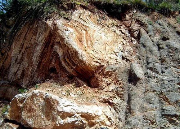 7砂岩里的羽饰构造6基性岩~两组节理控制下的球形风化5花岗岩地区经常