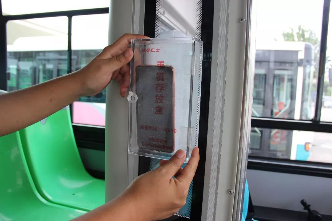【资讯】温馨巴士试行驾驶员"人机分离" 乘客监督驾驶员违规行为可获