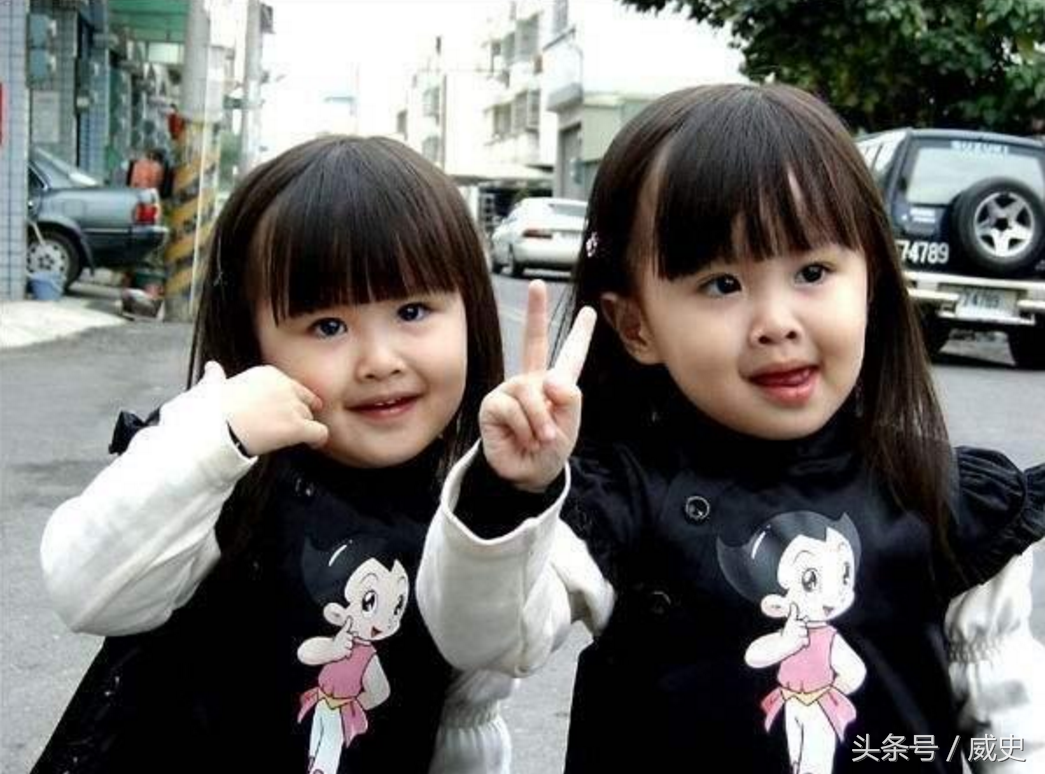 的小明星 当年的萌娃如今变成了青春美少女了 当年的网红双胞胎姐妹