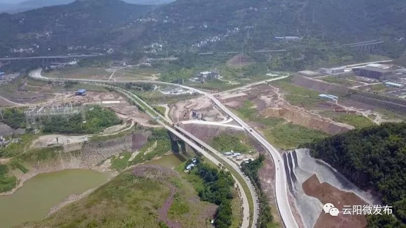 小伙伴们最近发现没有 云阳进出城的道路发生了些变化 在高速路出口