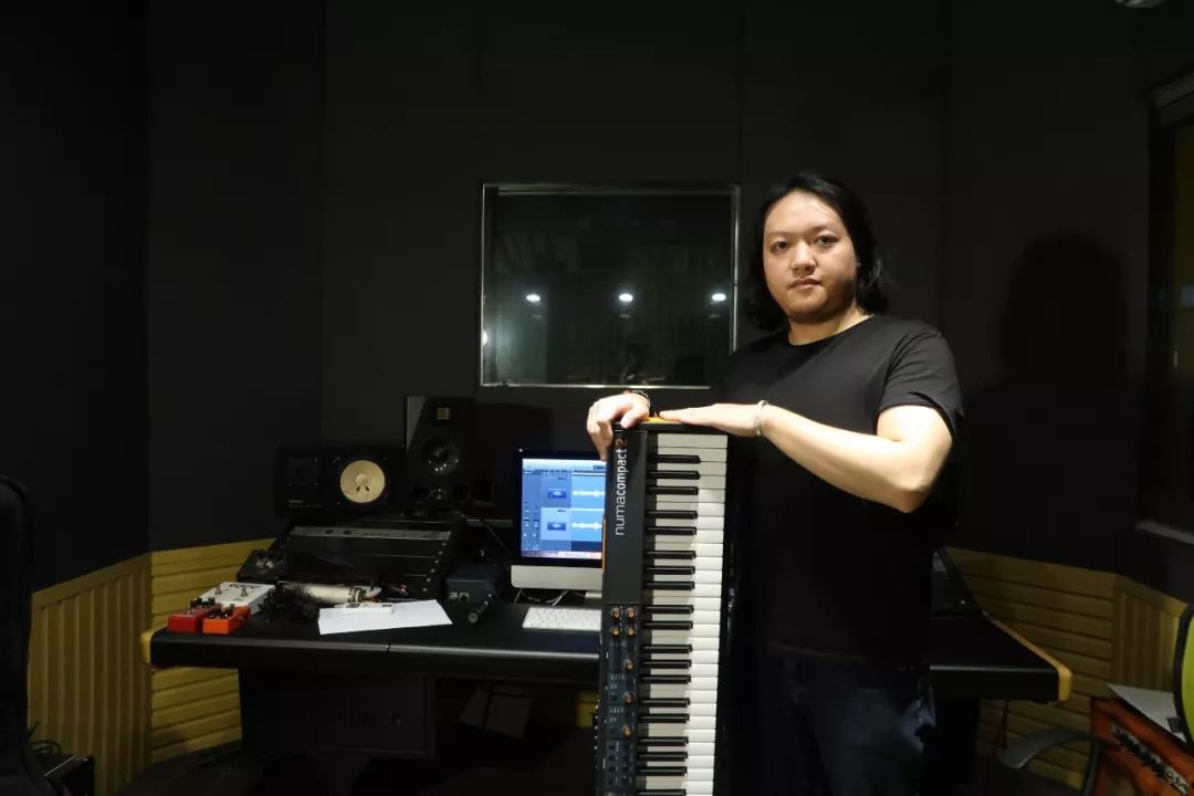 新一代爵士钢琴手梁华刚测评:studiologic numa compact 2