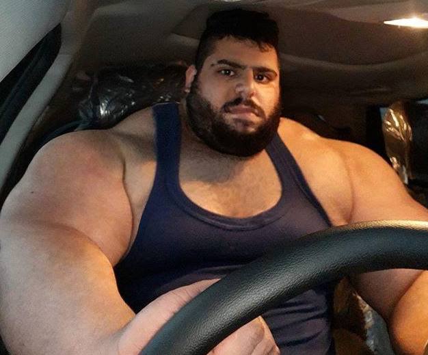 伊朗380斤肌肉男,身材魁梧很男人,与世界最强男人有一拼!
