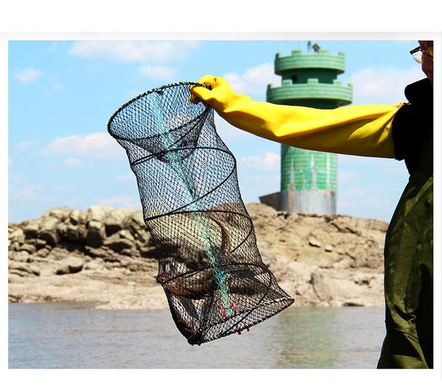 渔网是通过大量的包围水,并且把其所包围的水中的各种物品控制在一个