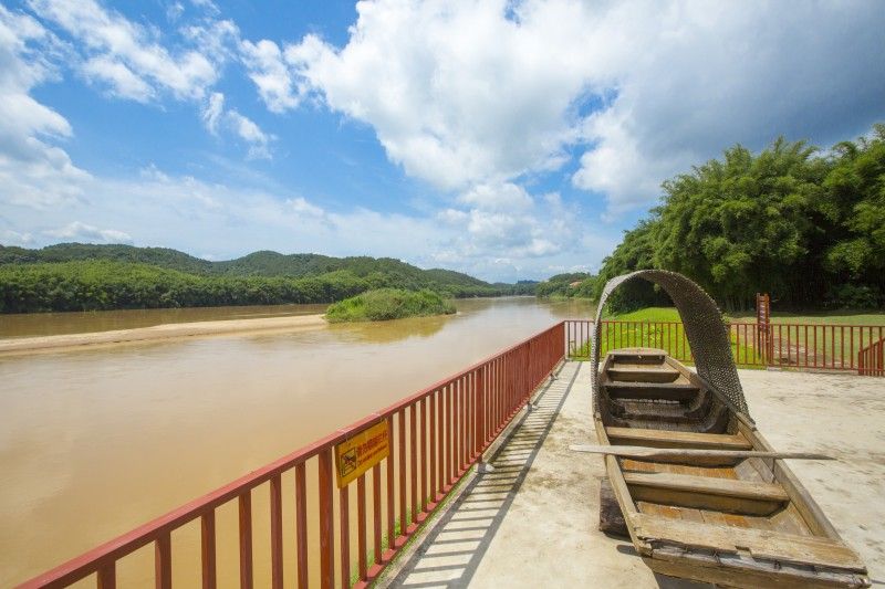 看梧州最美风景,中国罕见低海拔云海日出地——藤县石表山风景区