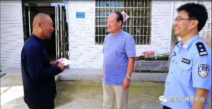 王国强 李西平 海啸看望慰问困难老党员