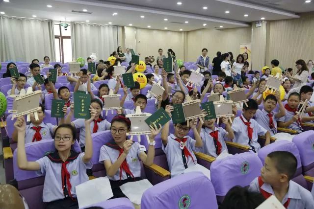 成长感恩启航金山区第一实验小学2018届学生毕业典礼