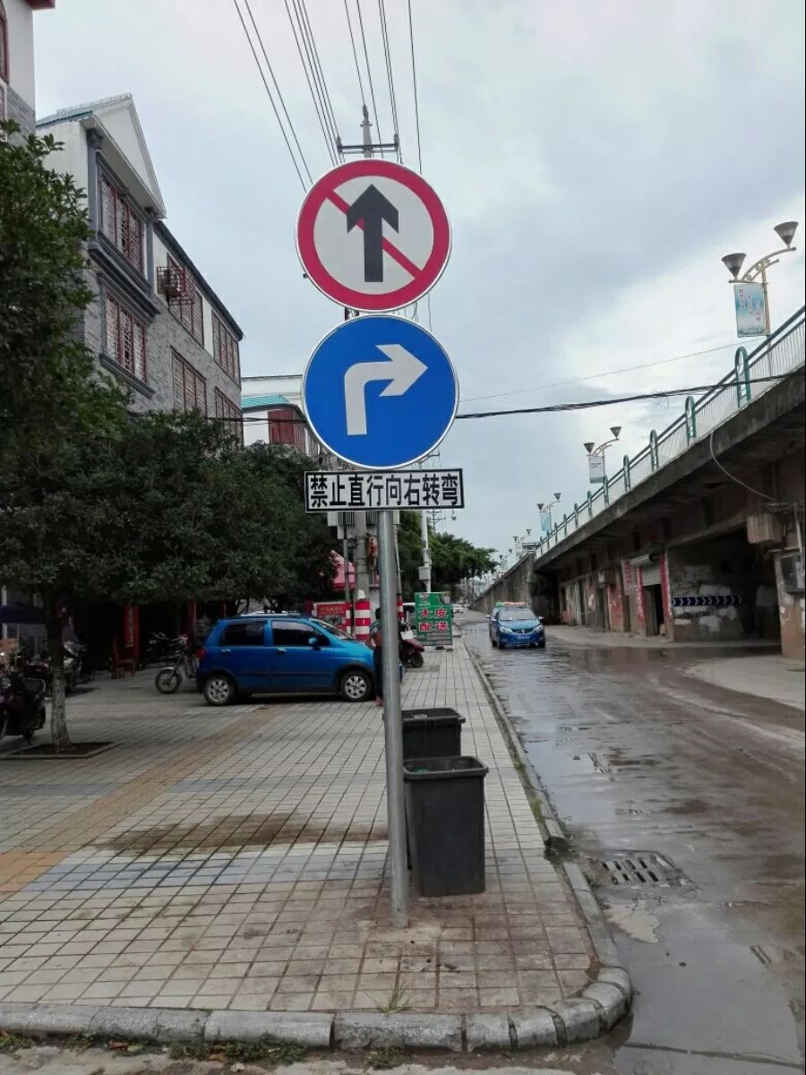 建议"禁止直行可向右转弯"这样标识不是更清楚了吗?