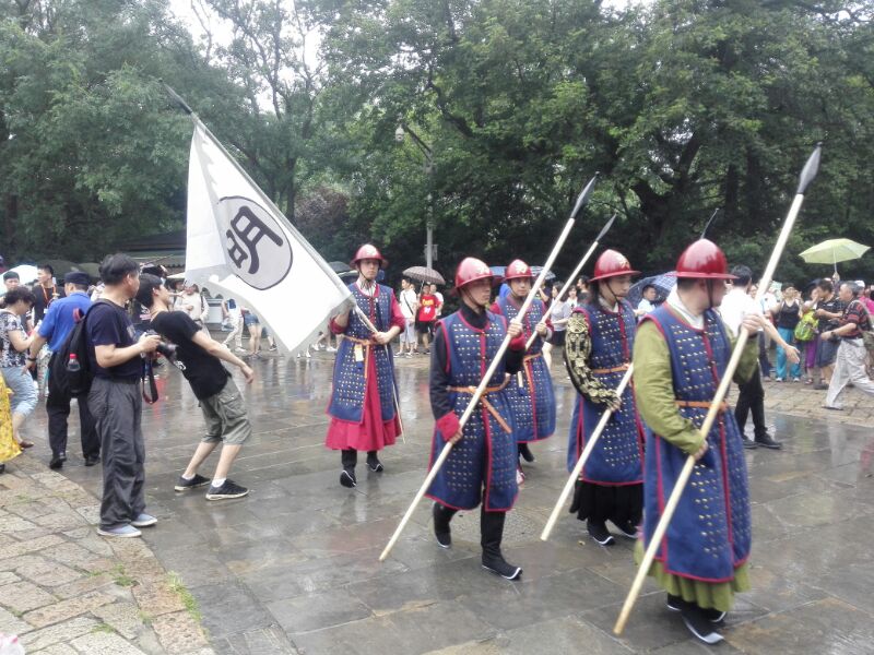 明孝陵申遗成功15周年活动正式拉开序幕明代军士穿越巡游