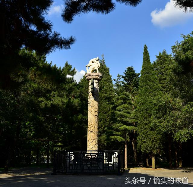 沈阳北陵公园内皇太极雕像身后空中飞来了什么