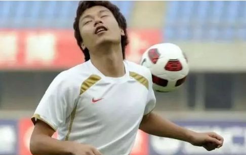 中国男足:我们踢球不行,但搞笑可以!